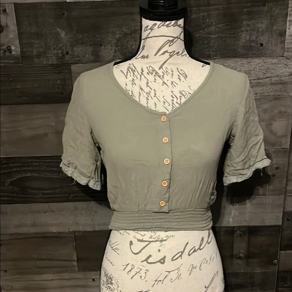 Cropped Short Sleeve Top with Cute Button Detail